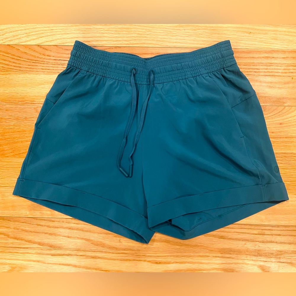 NWOT Lululemon Spring Break Away Shorts Pacific Teal Size 4